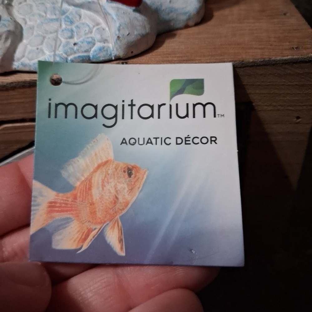 Fish Tank Gingerbread House Imagitarium Sweet Escape Aquarium Decor NWT - Picture 6 of 7